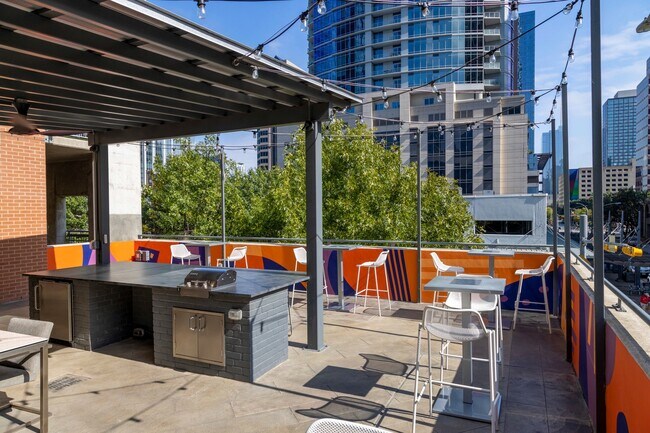 Downtown_amenity_grill station