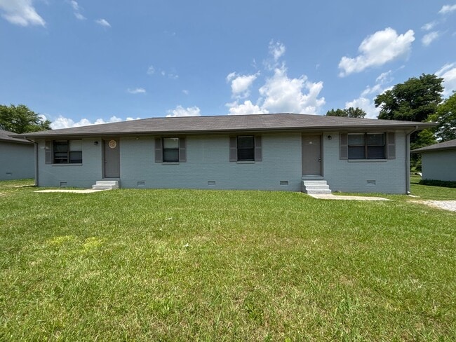 Renovated 2 Bedroom Duplex in Manchester! - Renovated 2 Bedroom Duplex in Manchester! House