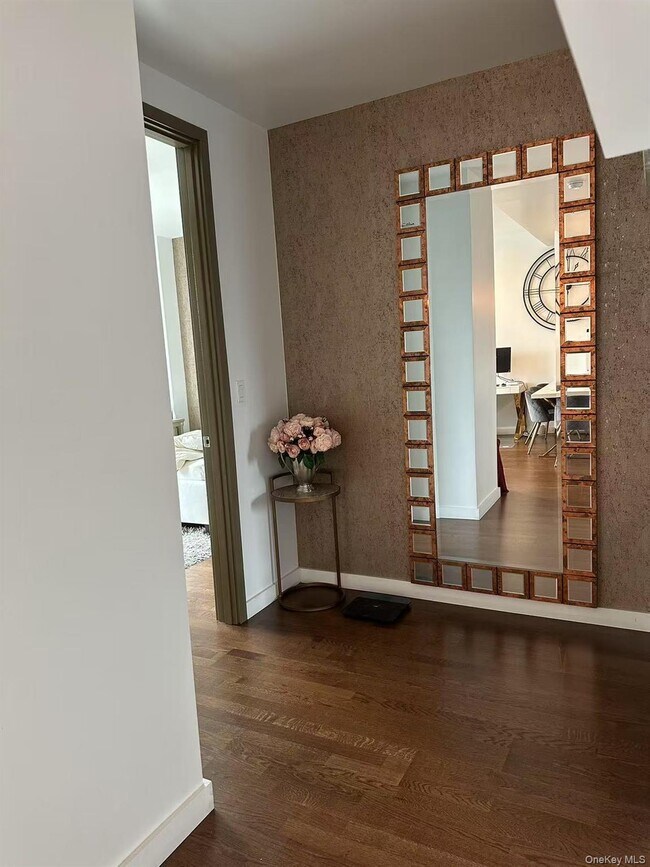 Building Photo - 27-17 42nd Rd Unit 15A