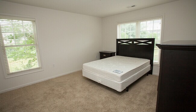 Photo - 2136 Purple and Gold Way