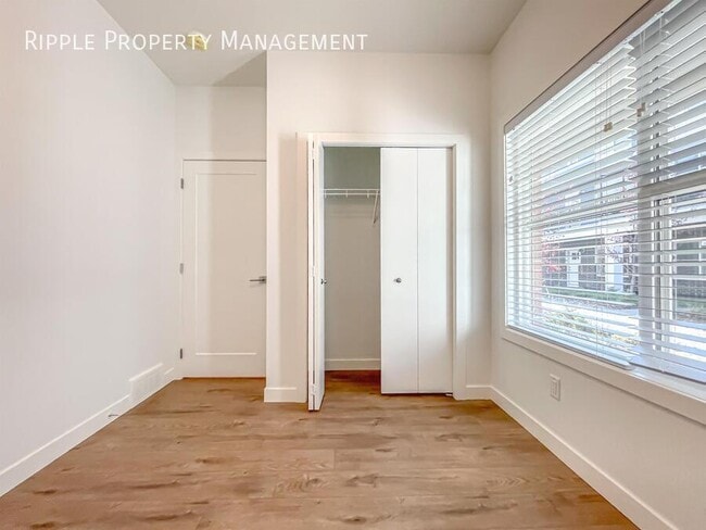 Photo - FANTASTIC 4 BEDS/ 2.5 BATHS TOWNHOUSE IN THE COMMUNITY OF REDSTONE