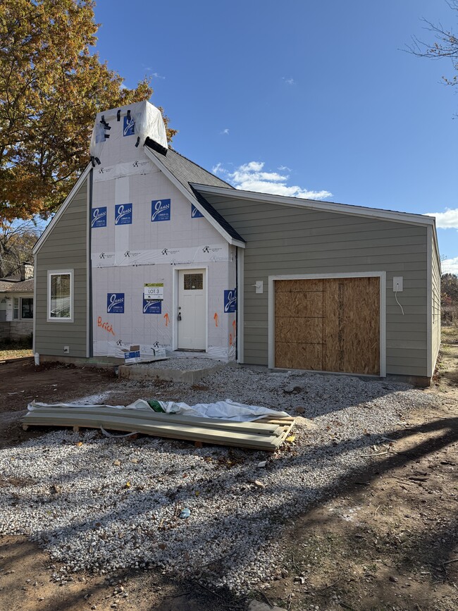 Building Photo - 1506 W Meadowmere St