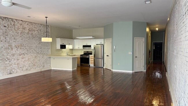 Building Photo - 515 S Main St Unit Woodard Properties