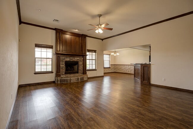 Photo - 509 Finch St