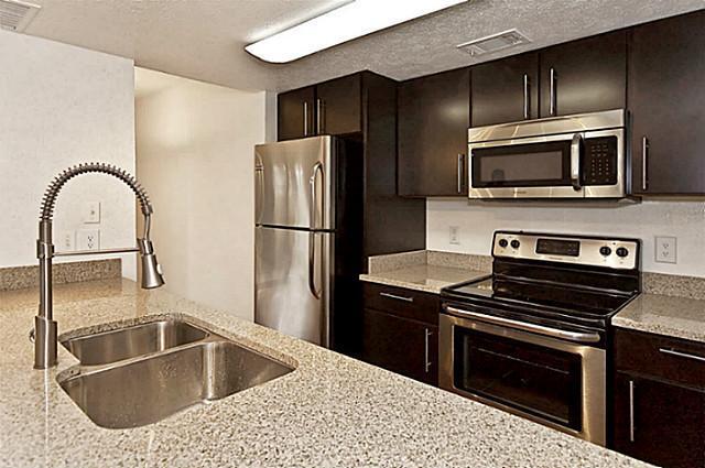 Photo - 5909 Birchbrook Dr Unidad 101 Rental