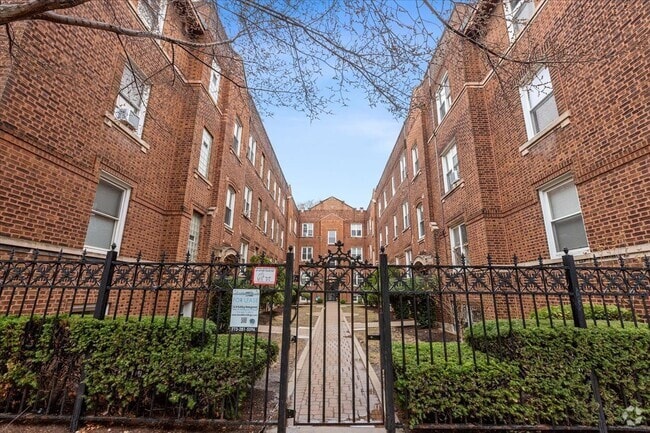 Building Photo - 652 W Oakdale Ave Unit G Rental