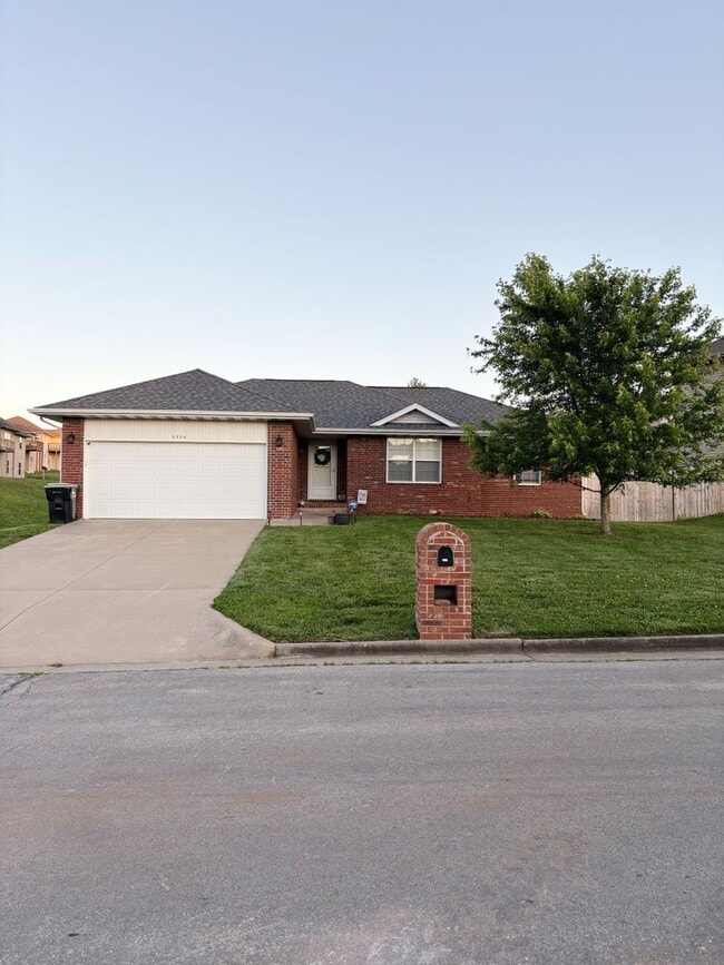 Pre-Leasing Now - Charming 3 Bed / 2 Bath ... - Pre-Leasing Now - Charming 3 Bed / 2 Bath ... House