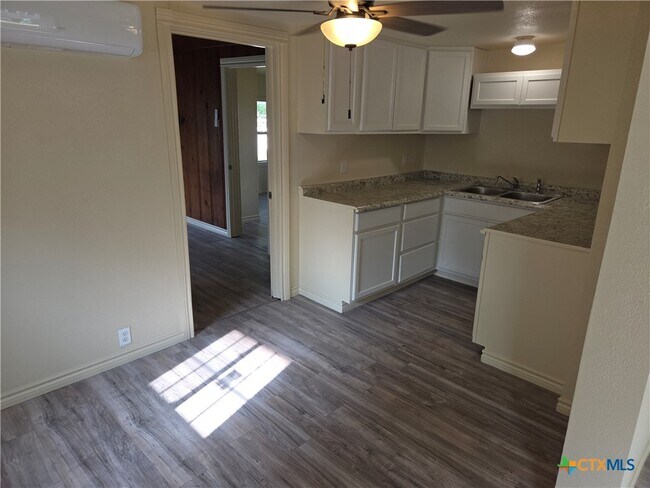 Photo - 602 E Whitson St