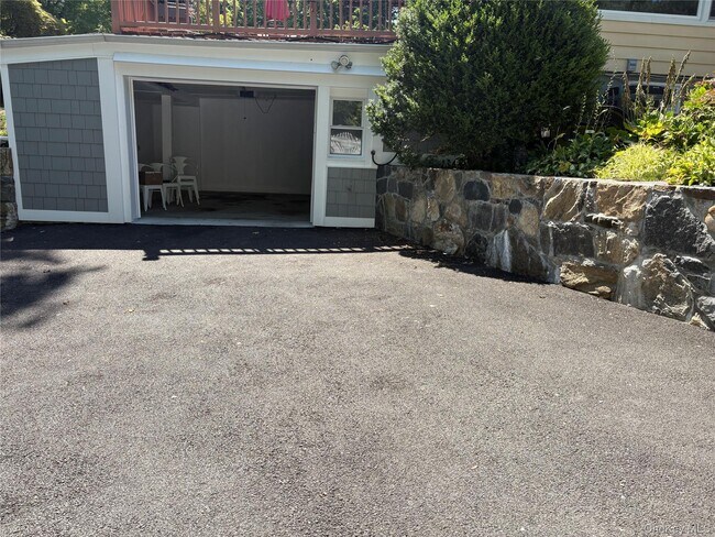 Photo - 193 Chappaqua Rd