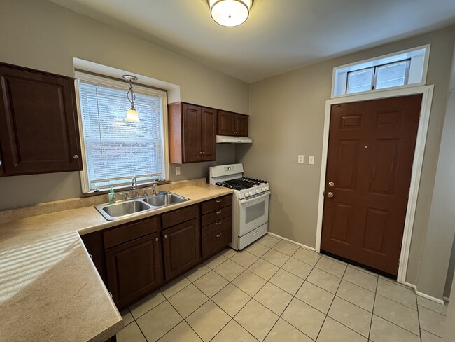 Photo - 6840 S Champlain Ave