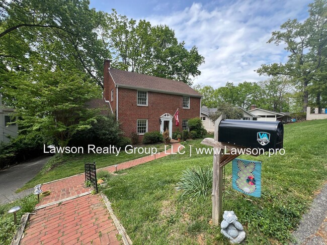 Photo - Lovely 4 Bedroom 3 Bath Home in South Roanoke