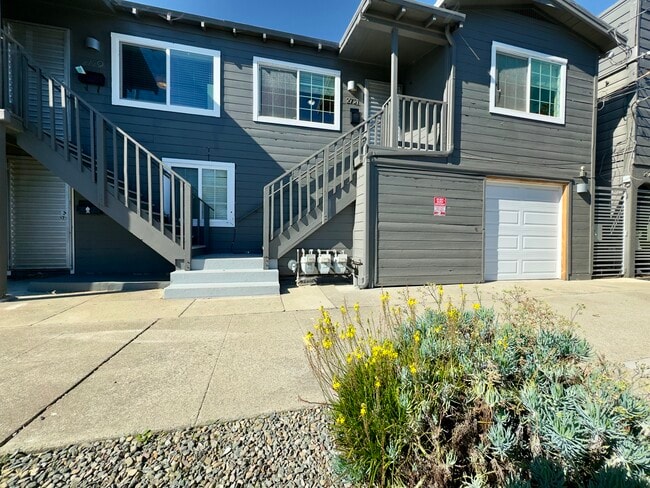 Building Photo - 2731 Chestnut St