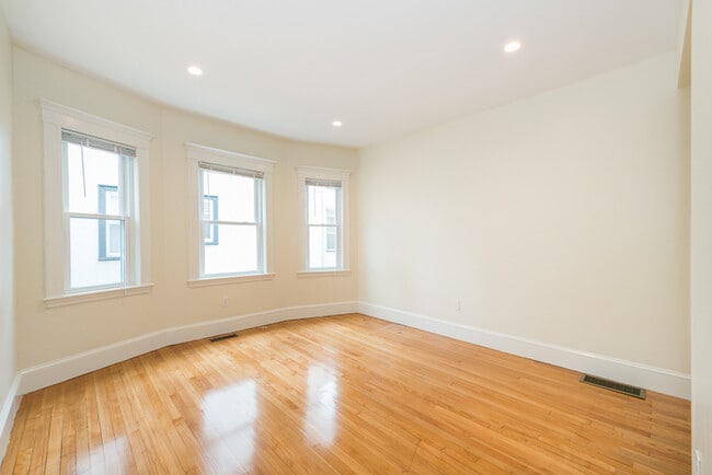 Building Photo - 301 Alewife Brook Pky Unit T Rental