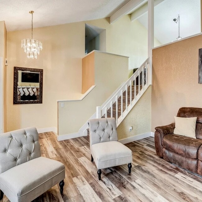 504 S Laredo Cir