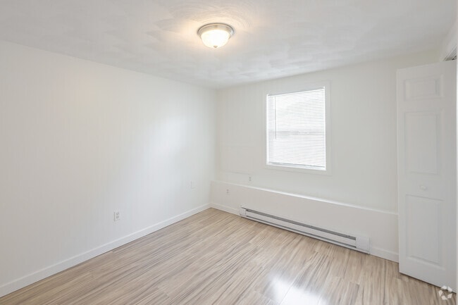 2 BR, 1 BA , 1st Floor
