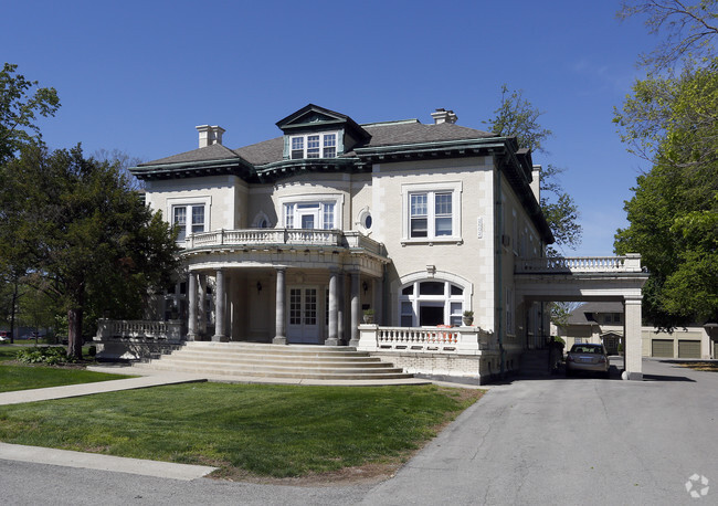 Building Photo - Mansion Row - Where Historic Charm Meets M... Rental