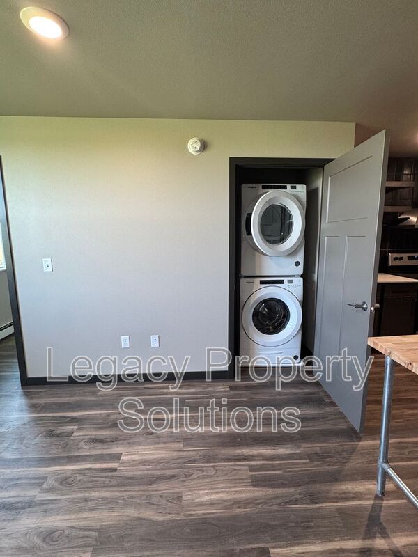 Photo - 226 E Greenfield Ln