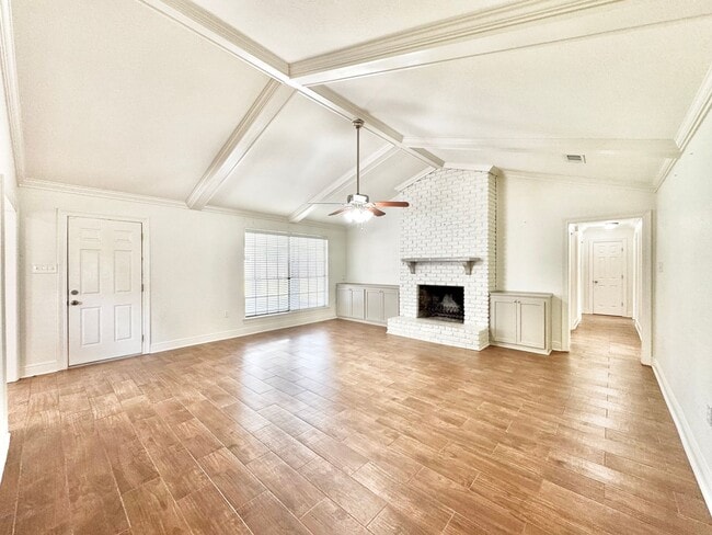 Building Photo - Charming Three Bedroom Home In Shenandoah Neighborhood