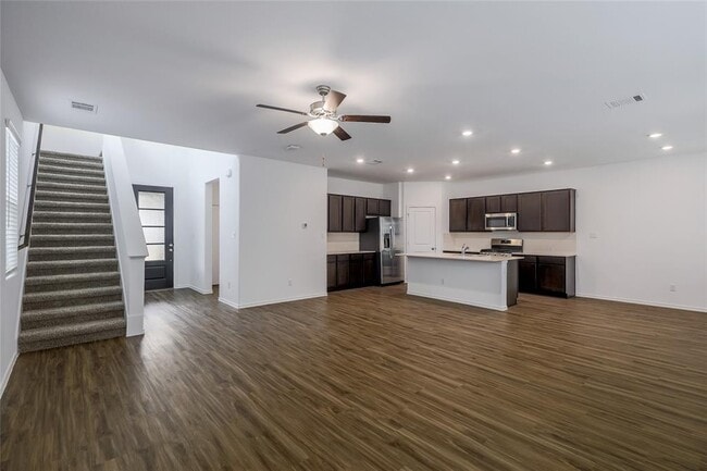 Photo - 818 Affazia Ln