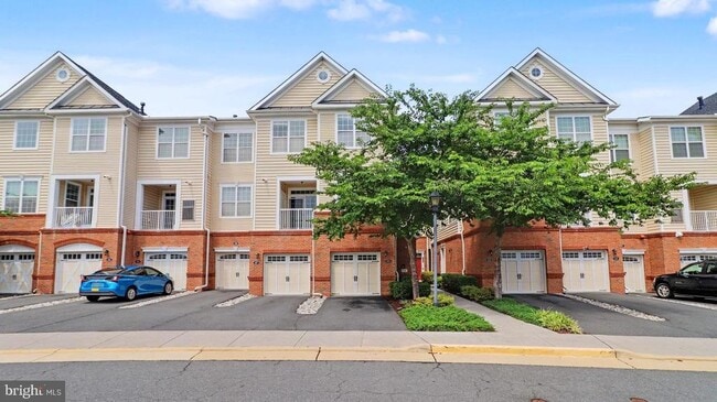 Building Photo - 43031 Foxtrail Woods Terrace Unit 106
