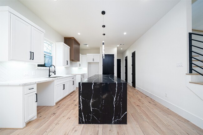 Photo - 2501 Parker Rd