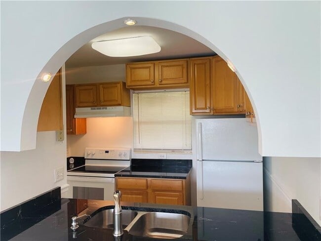 Building Photo - 3247 NW 103rd Terrace Unit 308-C