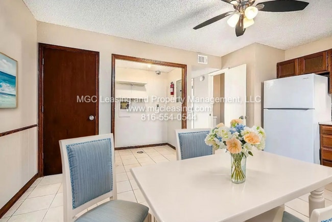 Photo - Cozy Townhome with Private Patio by Lake T...