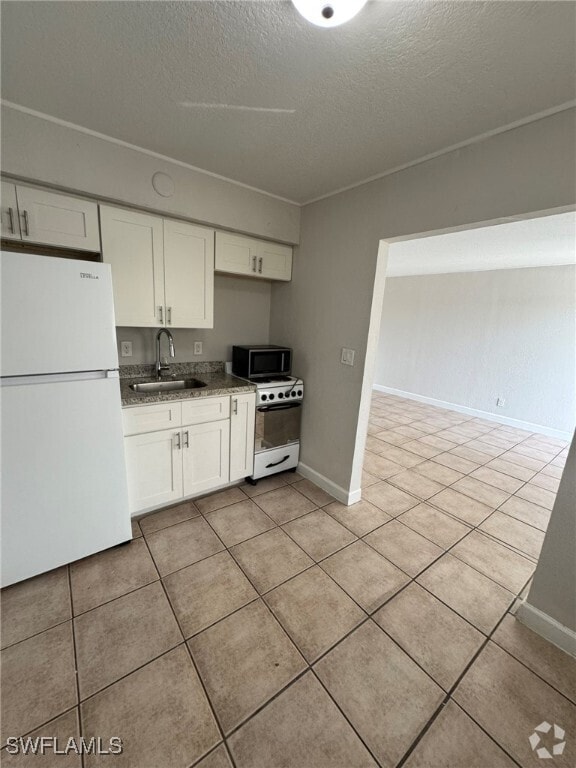 Building Photo - 2452 Stella St Unit 204 Rental