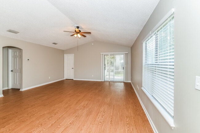 Photo - 3111 Wavering Ln
