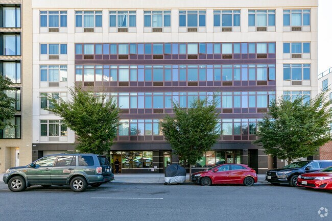 Photo - 37-25 33rd St