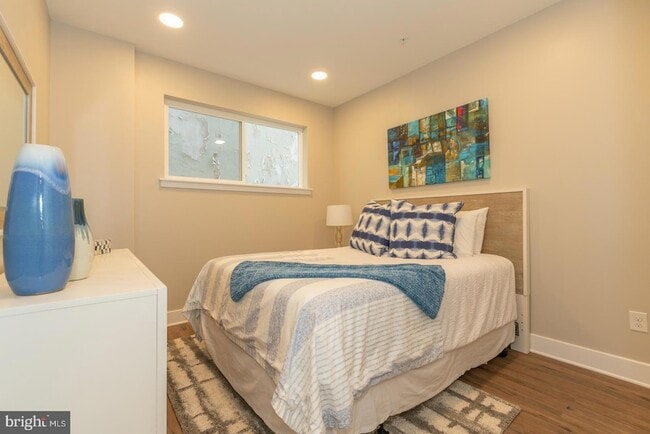 Photo - 2220-28 Master St Unit 3