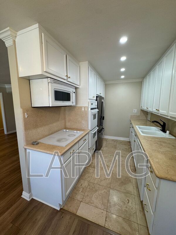 Photo - 4140 Warner Blvd