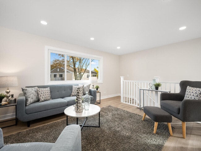 Photo - 823 Cambridge Pl