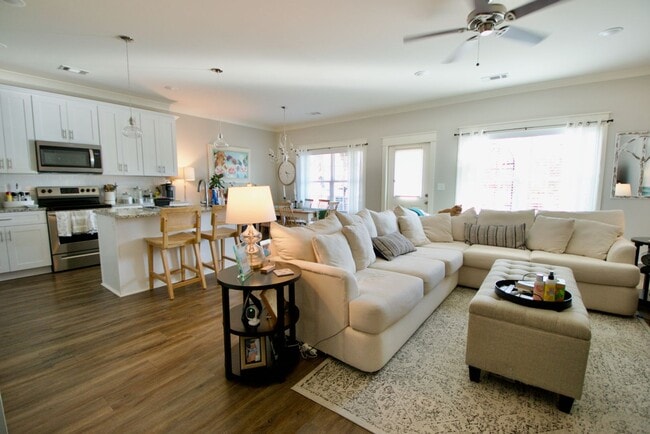 Photo - 3 Bed 3.5 Bath Luxury Townhome in Convenient Location!