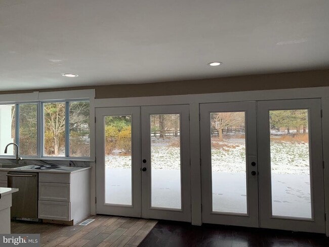 Photo - 204 Donmore Dr