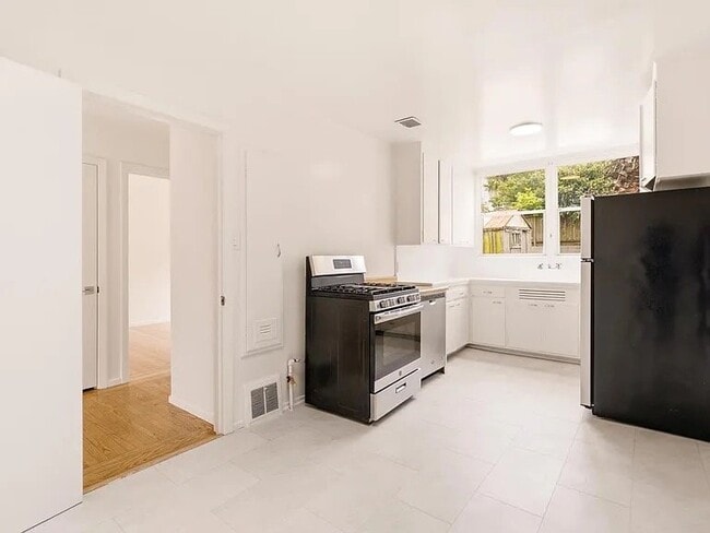 Photo - 577 Bellevue Ave