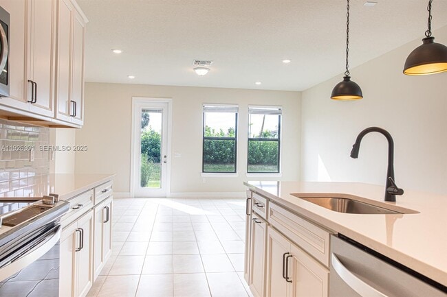 Photo - 8648 Escue St