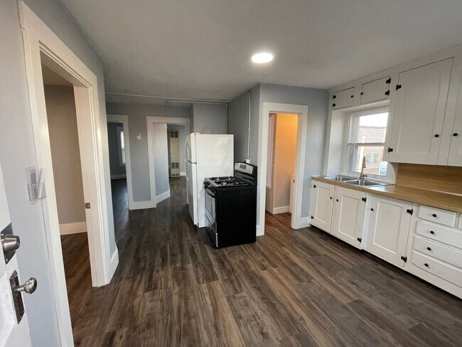 Photo - Third floor 2 bed/1 bath, West Manchester,... Unidad 202-3 Douglas