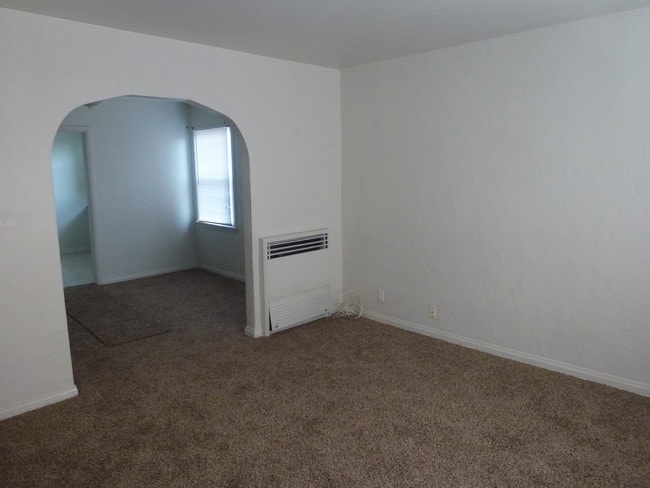 Building Photo - 1437 Lucile Ave Unit 4