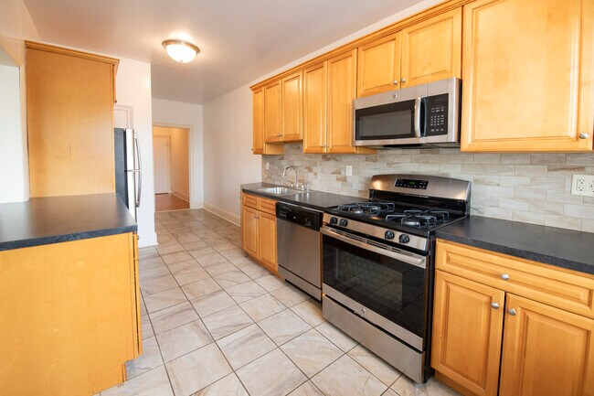 Kitchen - Pic 3 - Dayna Commons