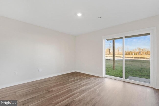 Photo - 7428 Fern Gully Way