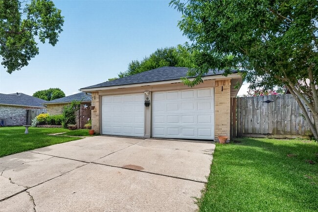 Photo - 15815 Thistledew Dr