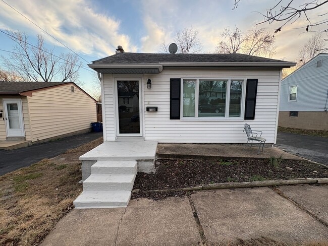 Building Photo - Gertrude 1 Unit Front