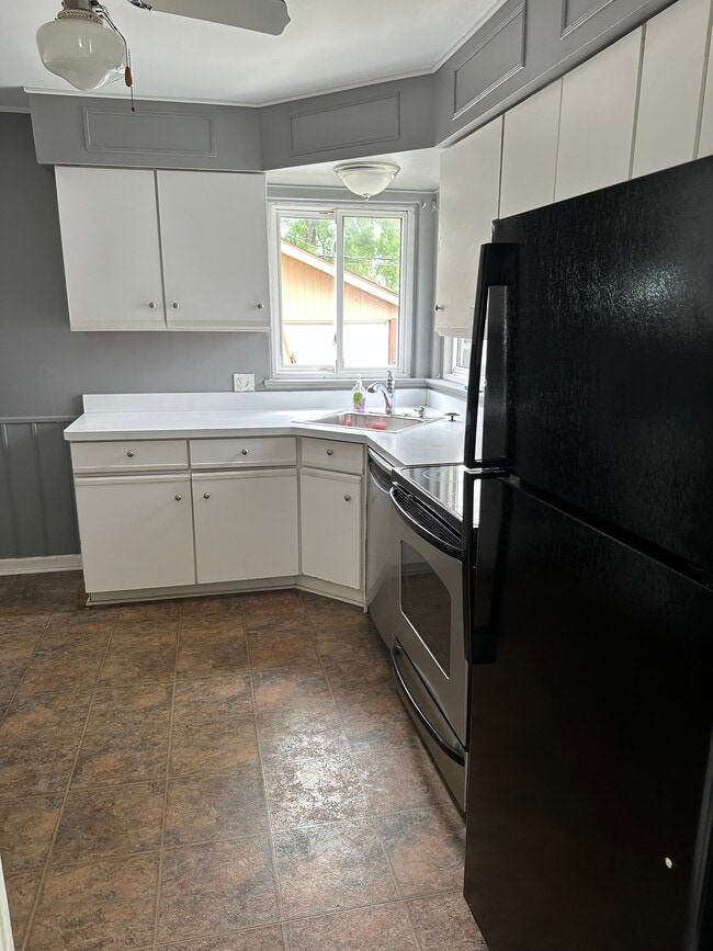 Photo - 29625 Rosslyn Ave