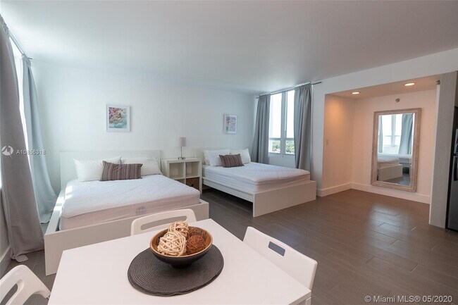 Photo - 5445 Collins Ave Unidad 904