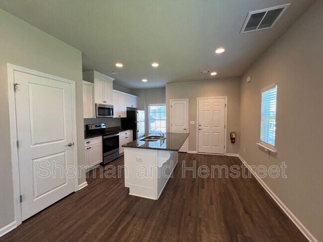 Photo - 666 Dobhill Ln Unit 666