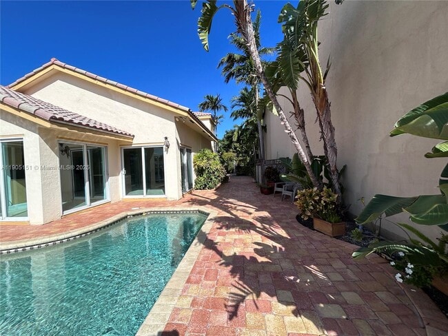 Photo - 484 Commodore Cir