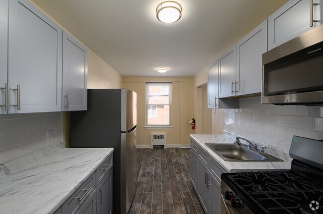 1BR, 1BA - Kitchen - Long Lane Apartments