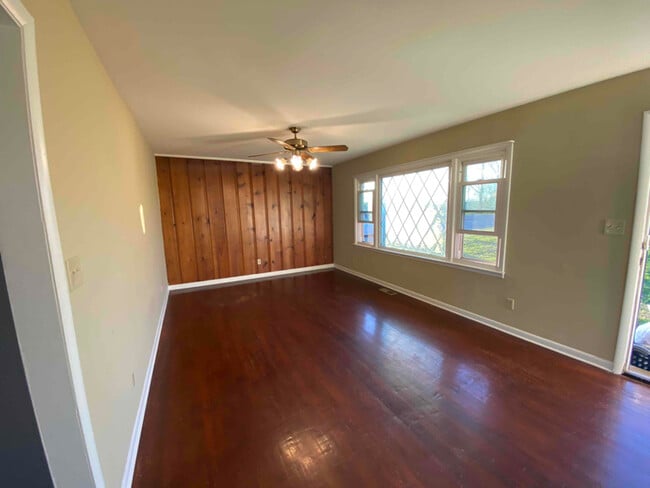 Photo - 104 Stewart Dr