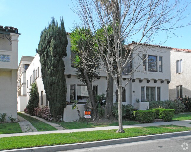 Photo - 137 S Elm Dr